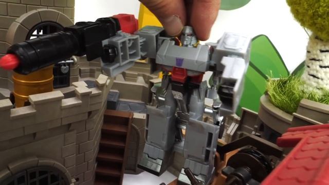 Той Мастер и Автоботы на осаде базы Десептиконов! Сборник видео для детей. Трансформеры игры битвы смотреть онлайн