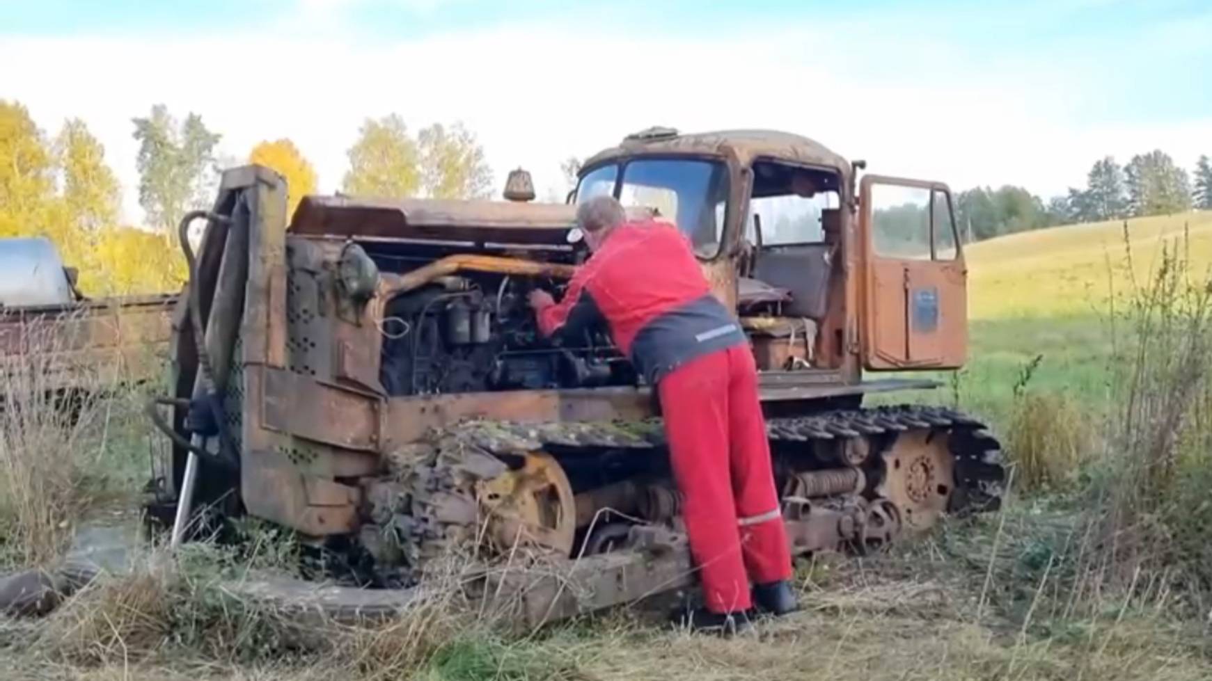 Нашли ржавый бульдозер DT 75 1971 года. Заведется ли?! смотреть онлайн