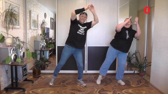 Простая танцевальная кардио разминка без прыжков. Часть 2 смотреть онлайн