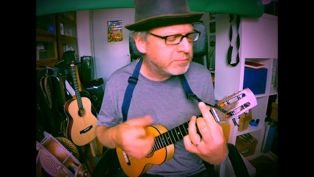 Mambo Italiano (German lyrics) - Ukulele cover смотреть онлайн