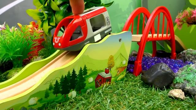 Роботы Трансформеры лечатся после сражения с Десептиконом! Видео для мальчиков смотреть онлайн