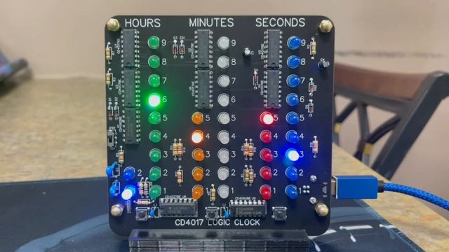 CD4017BE Decade Logic Binary Clock by Bolt Industries [TIMELAPSE] смотреть онлайн