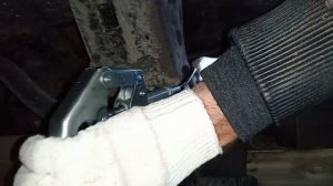 Шприцевание крестовины и шлицевого соединения переднего кардана Toyota Land Cruiser Prado J150