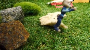 Видео для детей про игрушки. Игры в полицейских! Кто поймал Ромео?