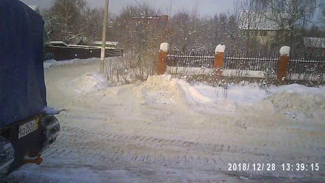 Уборка снега самодельным гусеничным вездеходом "ЧЕХ" смотреть онлайн