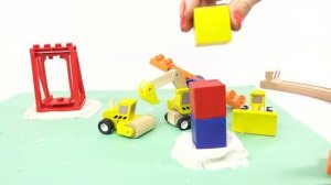 Робокар Поли помогает рабочим машинам на детской площадке