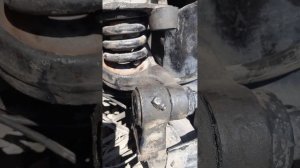 замена внутренних втулок подвески кабины вольво F10,F12