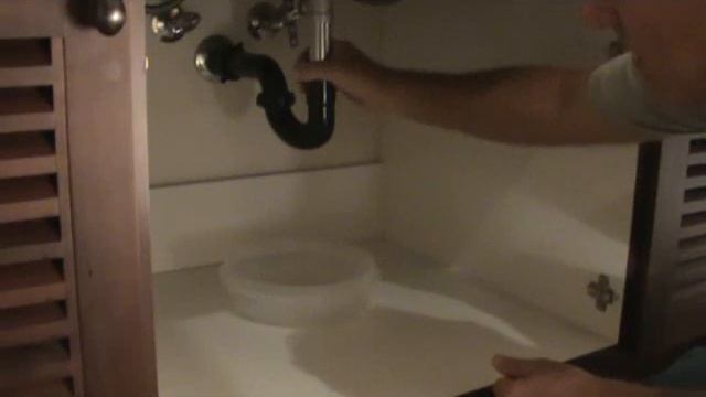 How to unclog a sink drain: Removing the adjustable p-trap смотреть онлайн