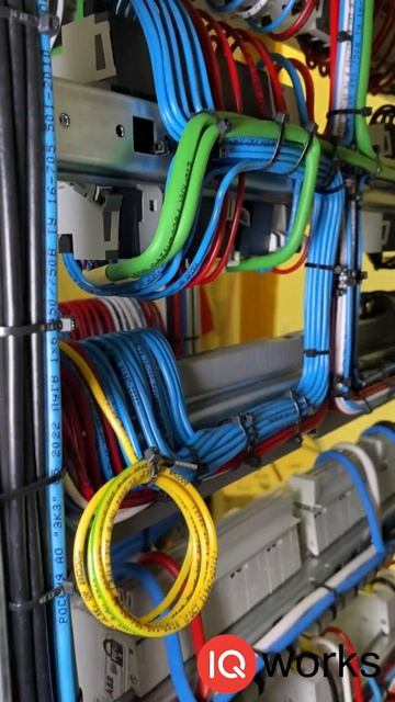 Аккуратное расключение электрощитов и автоматики KNX #shorts смотреть онлайн