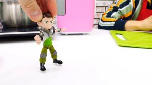 Бен Тен и Федя Капуки Кануки готовят яблочные пончики! Видео про готовку для детей!