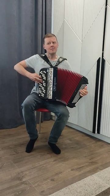 Старый Клëн на баяне смотреть онлайн