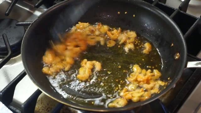 Spicy And Crispy Chili Paste смотреть онлайн