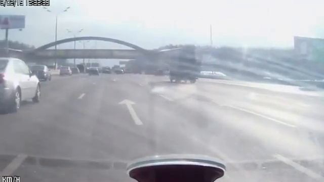 Гонщик на микроавтобусе смотреть онлайн