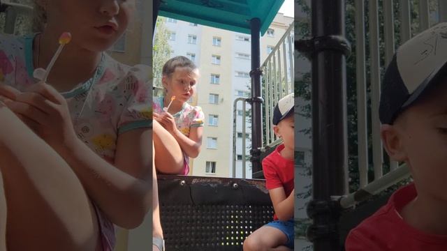 противные и не противные конфеты, "видео из 2022 года смотреть онлайн