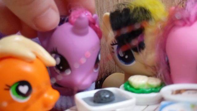 Пони лагерь. Пони играют в "Правда или Действие"|2 часть|Пони Саша🖤💛 смотреть онлайн