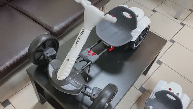 Новинка 2025: складной детский электромобиль Eco Koleso Go Kart! Легкий и практичный! смотреть онлайн