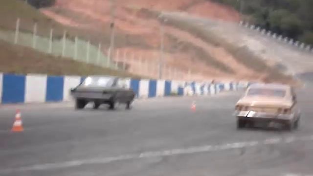 Opala 400cv X Dodge charger R/T смотреть онлайн