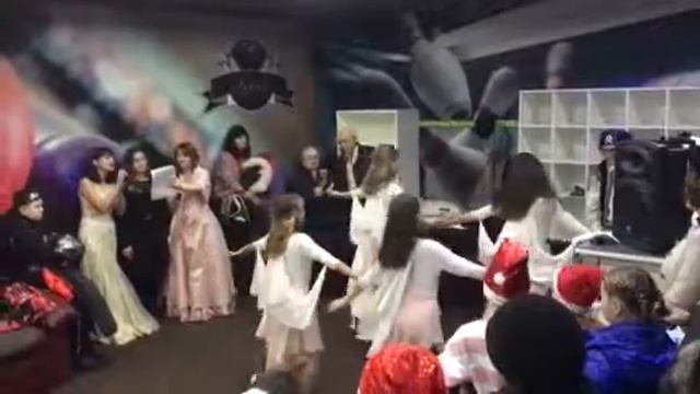 " Новорічний вальс" смотреть онлайн