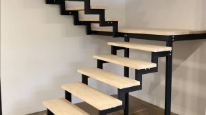 Лестница на металлокаркасе | Лестница на двойном косоуре из профильной трубы 80*40 мм.