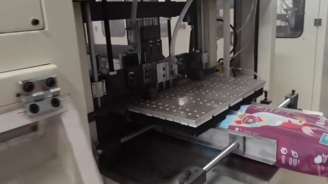 Автоматическая 6-ти рулонная небольшая упаковочная машина для рулонов туалетной бумаги смотреть онлайн