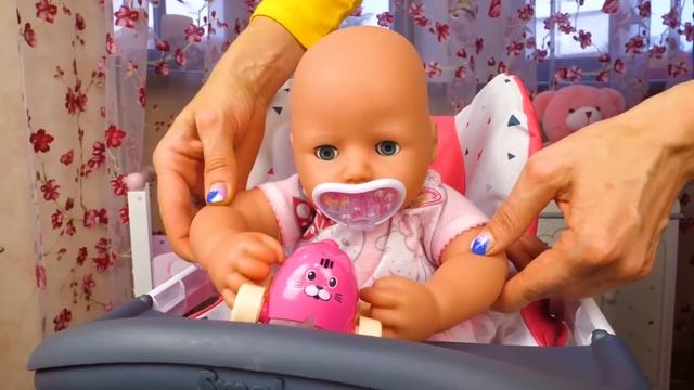 Видео игры КАК МАМА. Кукла Беби Анабель гуляет и кушает кашу! Весёлые игры Еда для куклы Baby Born смотреть онлайн