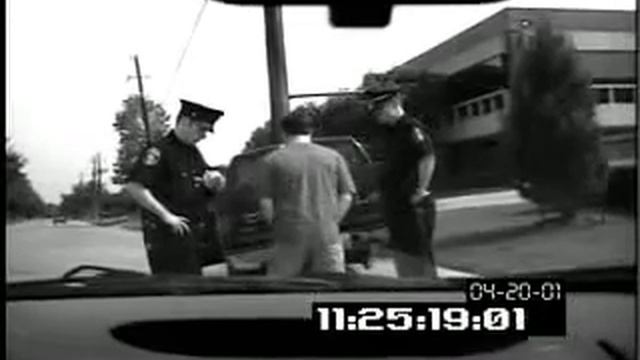 drunk man pissing on police смотреть онлайн