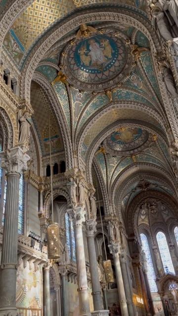 beautiful cathedral Lyon #shorts смотреть онлайн