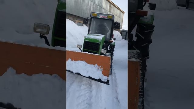 Расчистка снега минитрактором смотреть онлайн