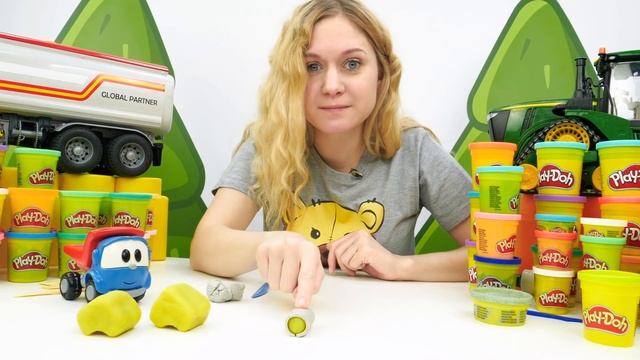 Лева Грузовичок укладывает асфальт! Развивающие видео для детей про машинки и пластилин Play Doh смотреть онлайн