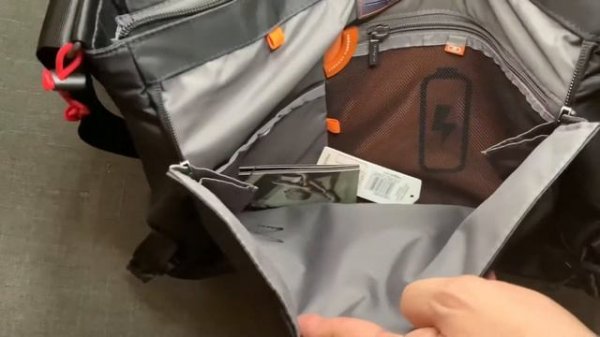 #BagInOut Hedgren Connect Backpack | #juanminuteshot #teykjuan