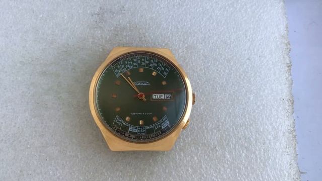 Мужские наручные часы Ракета СССР вечный календарь зеленые смотреть онлайн