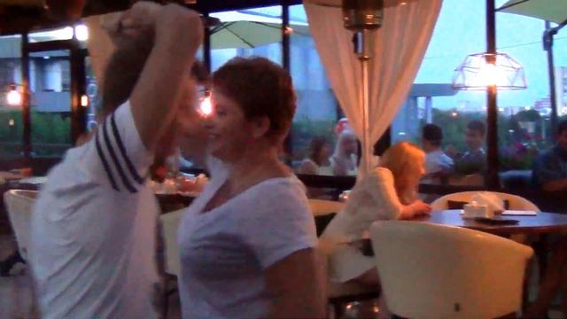 Сальса ))) Вова и Света на вечеринке в YOLO смотреть онлайн