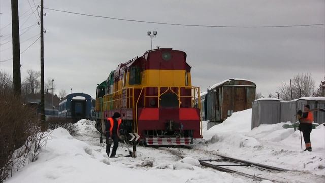 Тепловозы ЧМЭ3-5194 и 4280 в депо Таллин-Вяйке / CME3-5194 and 4280 at Tallinn-Väike depot смотреть онлайн