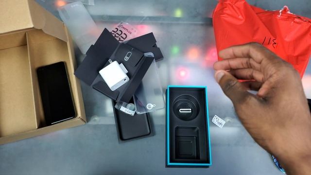 OnePlus Nord | Unboxing, First Look, and Pixel 4a Comparison смотреть онлайн