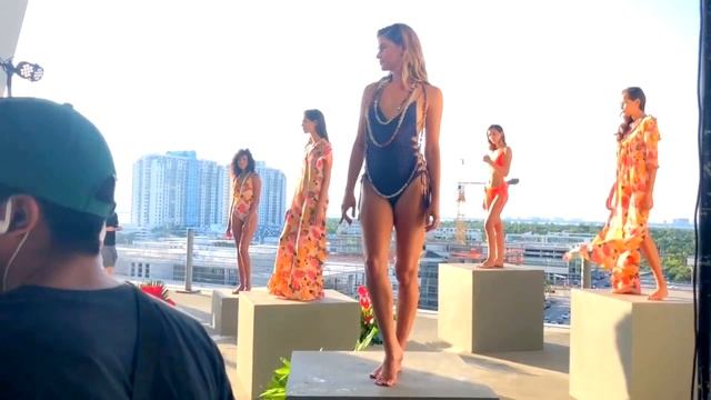 Влог! Показ купальников в Майами. Miami Swim Week. Коллекция купальников 2019. смотреть онлайн