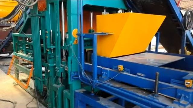 QT4-15 Uganda Concrete Cement Hollow Paverment Colorful Block & Brick Machine смотреть онлайн
