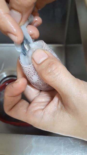 REMOVE THIS QUICK😳 #shorts #howto #food #trending #squid