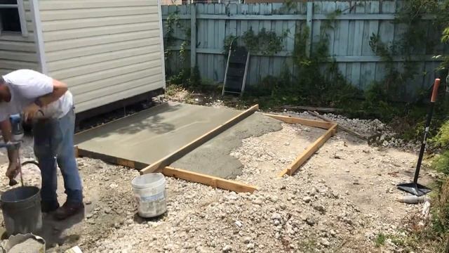 Mixing a pallet of concrete with a drill and bucket смотреть онлайн