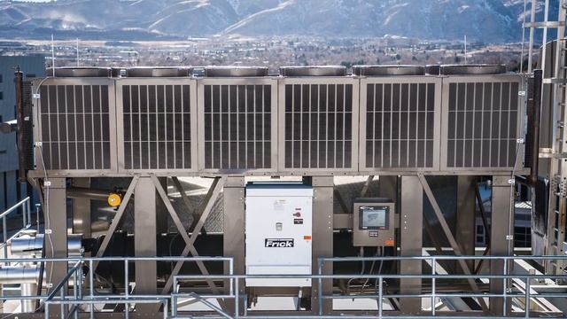 NREL Data Center Cuts Water Use in Half With Hybrid Thermosyphon System смотреть онлайн