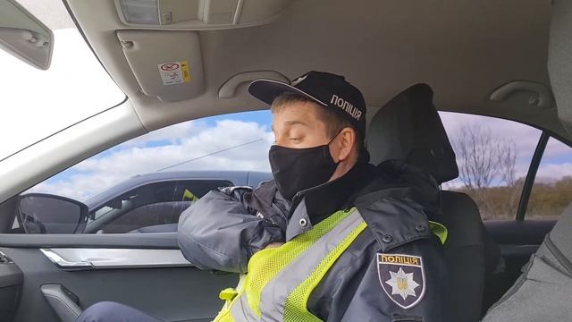 СПАСЛИ ЧЕЛОВЕКА ОТ ПОЛЕЦЕЙСКИЕ РАЗВОДИЛ, ЧТО ДАЖЕ КЕПКА УЛЕТЕЛА ОТ ПРОИСХОДЯЩЕГО!!!!!! смотреть онлайн