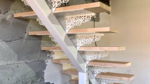 Комфортная лестница на центральном косоуре | Изготовление лестниц на металлическом каркасе