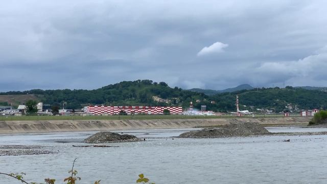 Подзаборинг у аэропорта Сочи смотреть онлайн