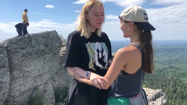 ГВОЗДЕСТОЯНИЕ НА ВЕРШИНЕ ПОЛЮДА смотреть онлайн