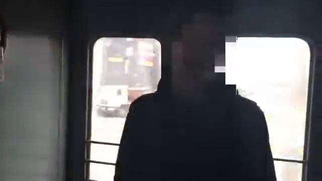 Жесть! Безбилетники беспредельничают в электричках смотреть онлайн