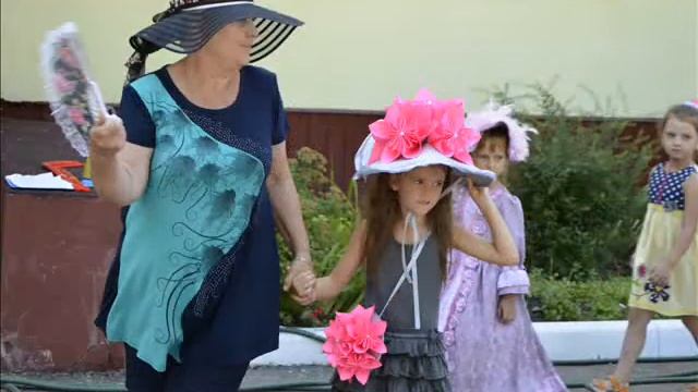 Парад шляп смотреть онлайн