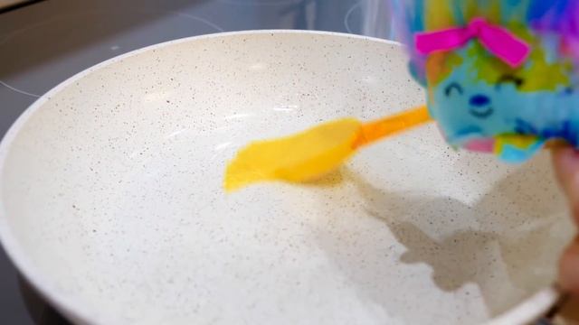 Маша Капуки и Розочка готовят завтрак для Троллей. Видео для детей - веселые видео смотреть онлайн