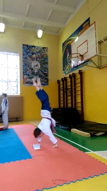 Стройка на руках спортзале 4 щколы смотреть онлайн