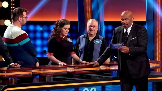 Ryan creates podium PANDEMONIUM! | Celebrity Family Feud смотреть онлайн