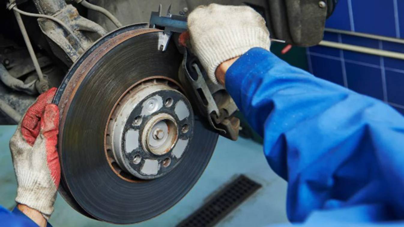 Больше никаких биений Тормозные диски как новые УЧИТЕСЬ! Самая правильная проточка тормозных дисков смотреть онлайн