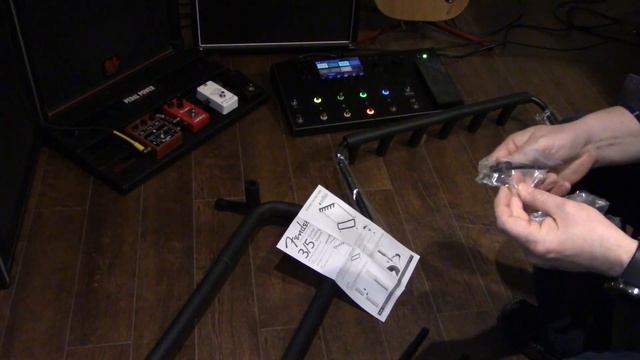 Fender 5 Guitar Folding Stand Unboxing & Review смотреть онлайн